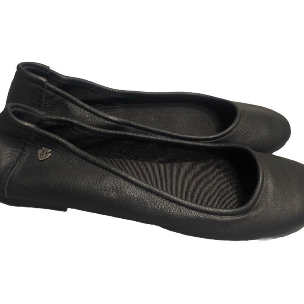 Minnetonka Black Leather Flats. Size 9.5. Good condition.